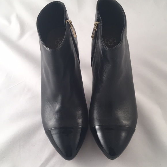 Ann Taylor Lacey Leather Cap Toe Bootie size 9.5 - Picture 8 of 10